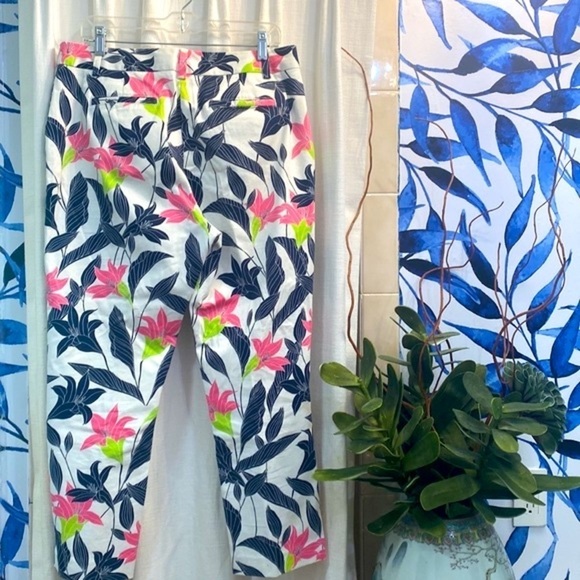 Women’s Lands End Multicolor Floral Flat Front Mid Rise Straight Leg Pants 10 - Picture 4 of 8